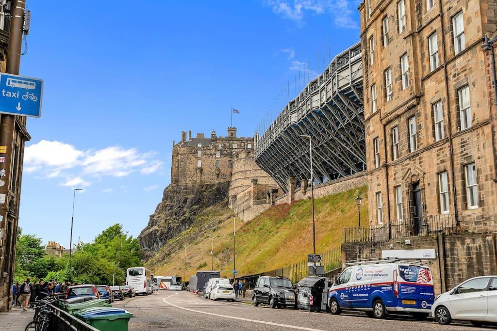 Boutique Modern Royal Mile Apartment Sleeps 4 Edimburgo Exterior foto